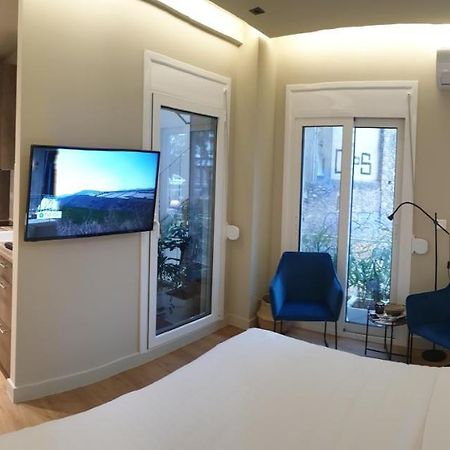 شقة Renovated Studio With Roof Garden Access, 15 M Walk To Acropolis أثينا المظهر الخارجي الصورة