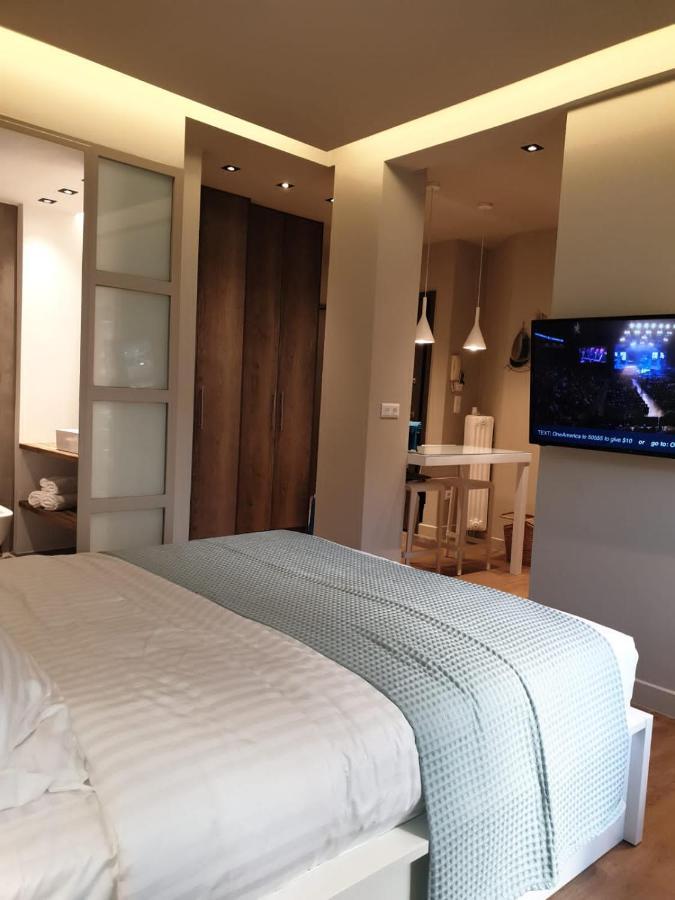 شقة Renovated Studio With Roof Garden Access, 15 M Walk To Acropolis أثينا المظهر الخارجي الصورة