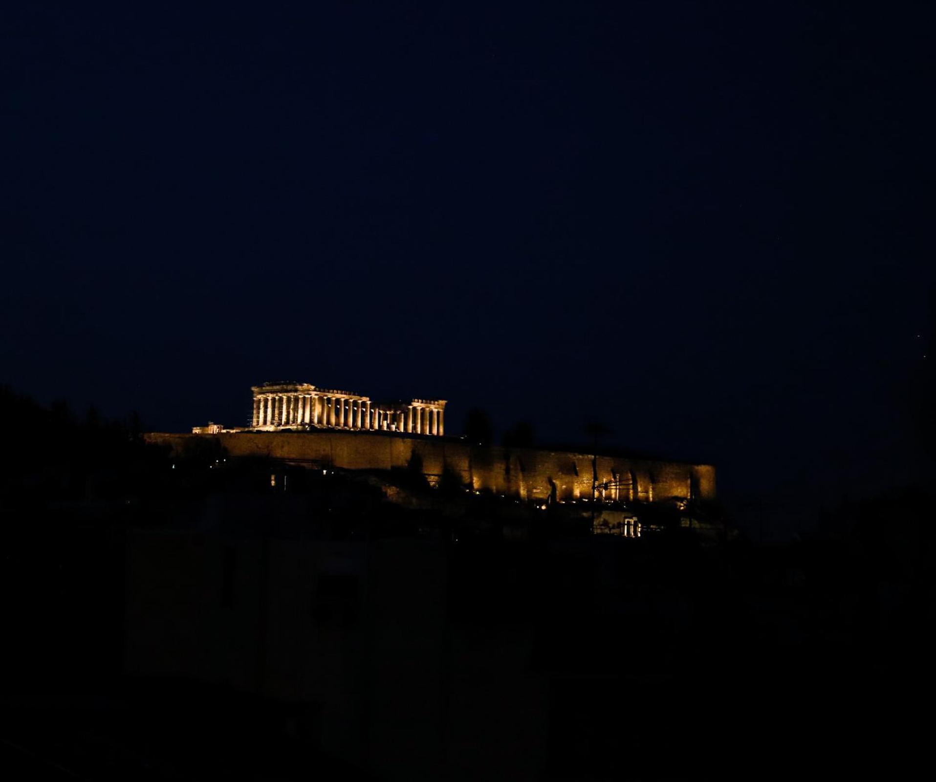 شقة Renovated Studio With Roof Garden Access, 15 M Walk To Acropolis أثينا المظهر الخارجي الصورة