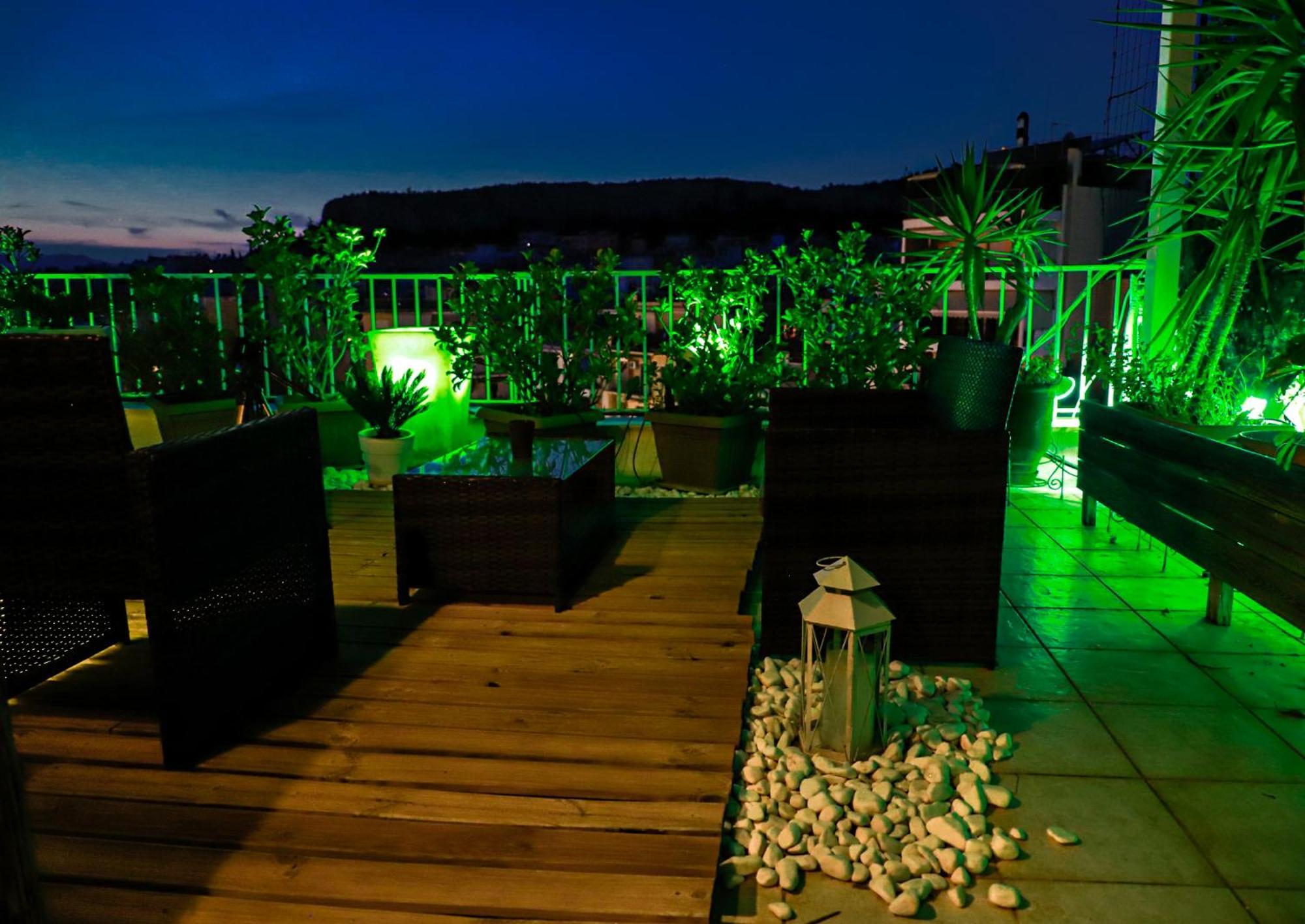 شقة Renovated Studio With Roof Garden Access, 15 M Walk To Acropolis أثينا المظهر الخارجي الصورة